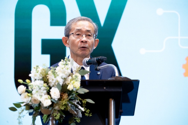 登壇する東京都中小企業振興公社（Tokyo SME Support Center）の中西充理事長