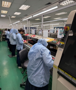 工場生産ラインの様子