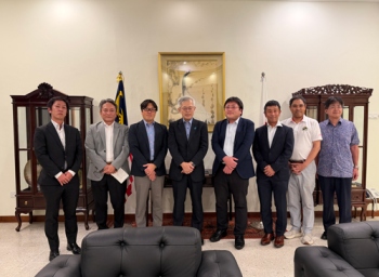 在ペナン領事館にて記念撮影