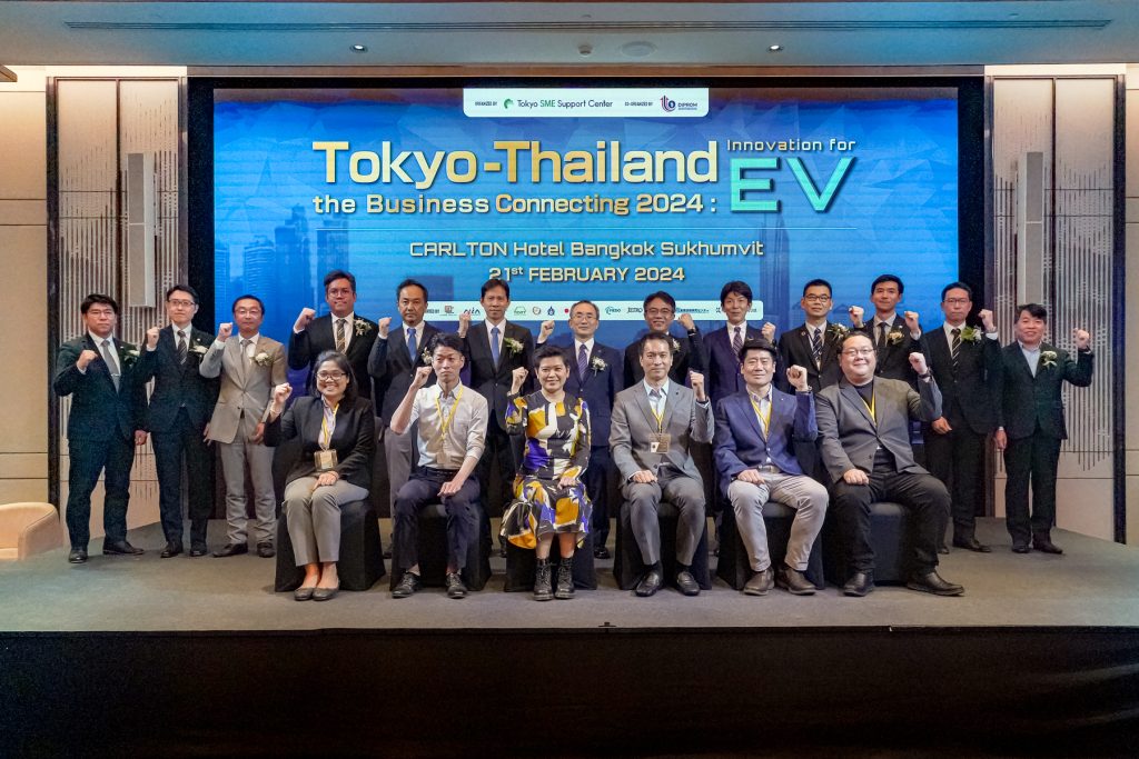 Tokyo SME EVスタートアップピッチ2024 ステージ上での登壇者記念撮影