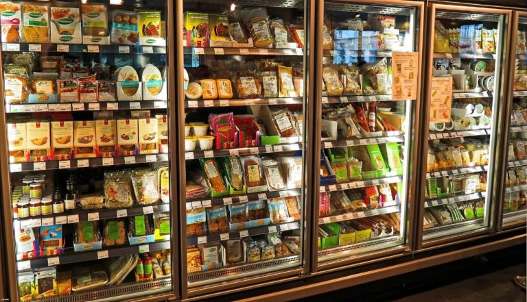 スーパーマーケット等の冷凍食品棚