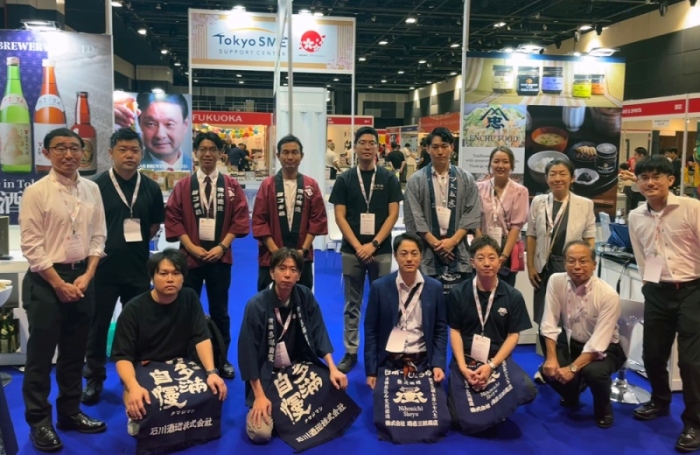 Food Japan 2025 ブース前での集合写真