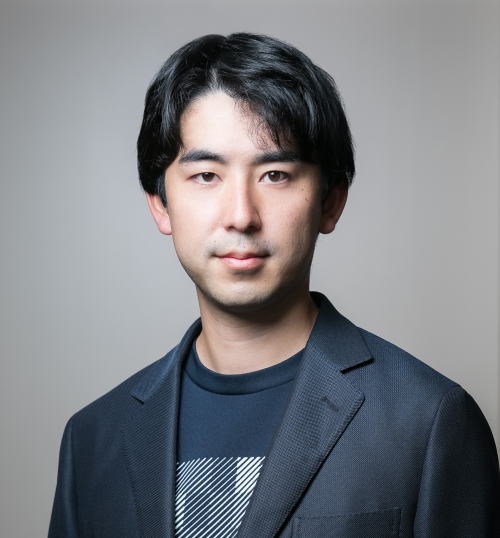 坪井俊輔氏の顔写真