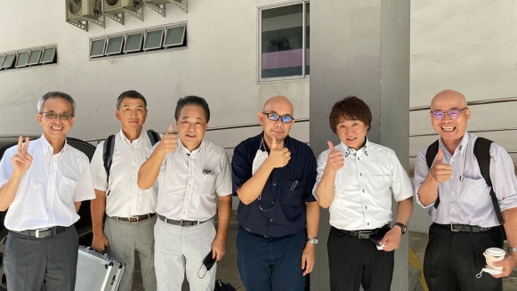 タイ工業省工場局にて記念撮影