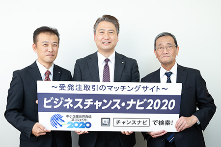 左から株式会社ASQUA営業部部長 鈴木氏、代表取締役 正木氏、福田。次製品の展開も思考中