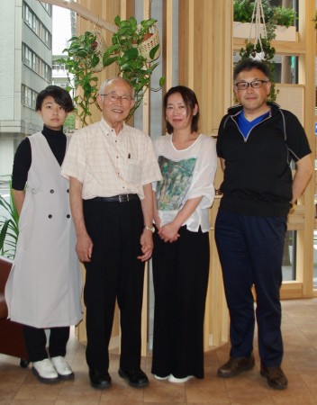 代表取締役：矢野 雅文さん（中左） 取締役：伊藤 千絵さん（中右） 浅見 日和さん（左）涌田 明夫さん（右）