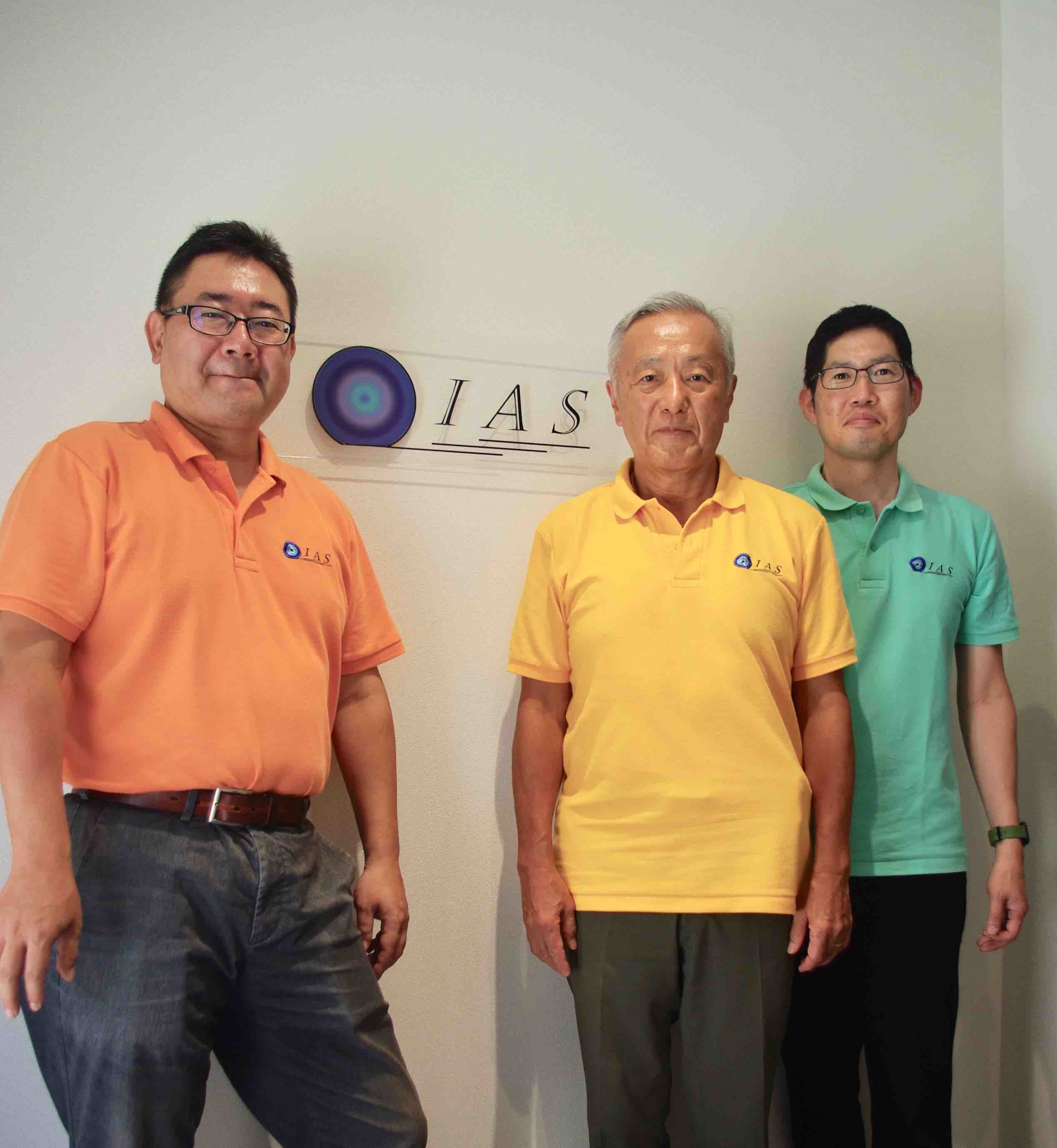 代表取締役：川端 克彦さん（中） テクニカルマネージャー：一之瀬 達也さん（左） ラボチーム リーダー：河合 将史さん（右）