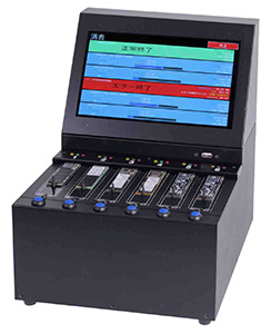 データ消去機。サーバールームへの持ち込み作業に最適なスタンドアローン型であり、すべての消去作業をライセンスフリーで実行できる。