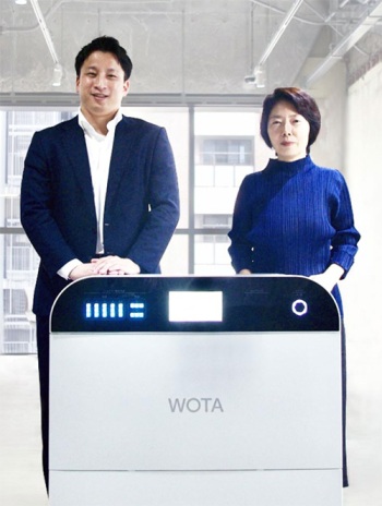 代表取締役 共同CEO：泉 浩人さん（左） 代表取締役 共同CEO：山辺 仁美さん（右）