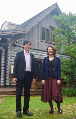 事業サポート部 知財・法務 リーダー：勝間 康裕さん（左） 事業サポート部 主任：阿久津 沙文さん（右）