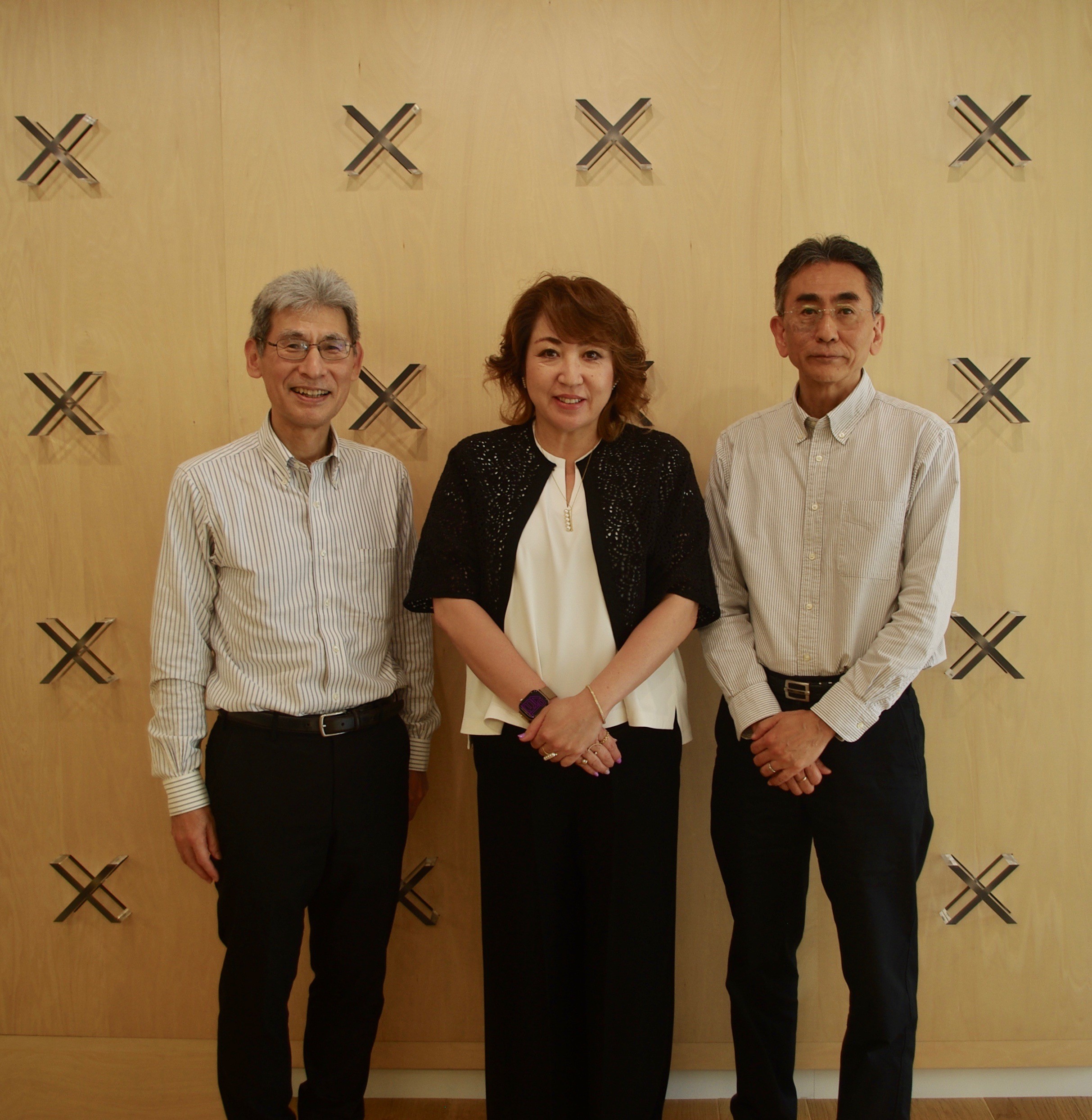 代表取締役：小杉 恵美さん（中） 管理部 人事/総務/法務グループ グループ長：島田 千秋さん（左） 技術部 事業推進 エバンジェリスト：金野 茂生さん（右）