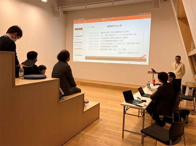 「社内発明審査会」の様子。審査員は複数いて、本格的な内容によって社内のレベルアップにつながった。