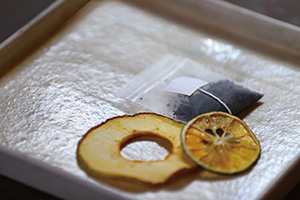 地元・青梅産の紅茶を同梱