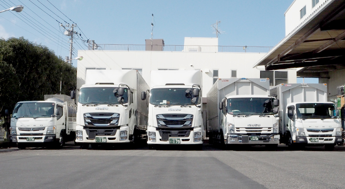 矢萩運輸株式会社が運送業務で使用する車両の外観