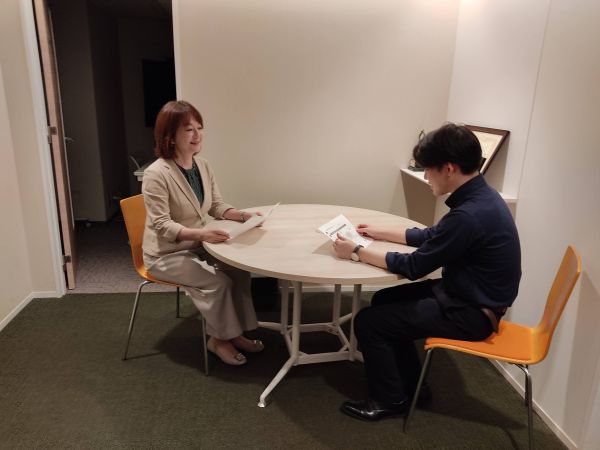 山下社長と社員の1on1面談