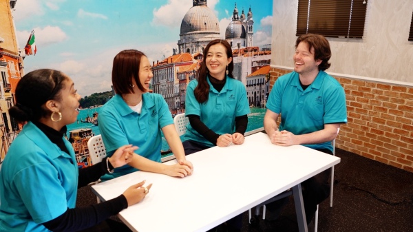 講師陣との談笑の様子ー会話はもちろん全て英語