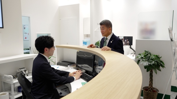 清水社長と店舗スタッフ