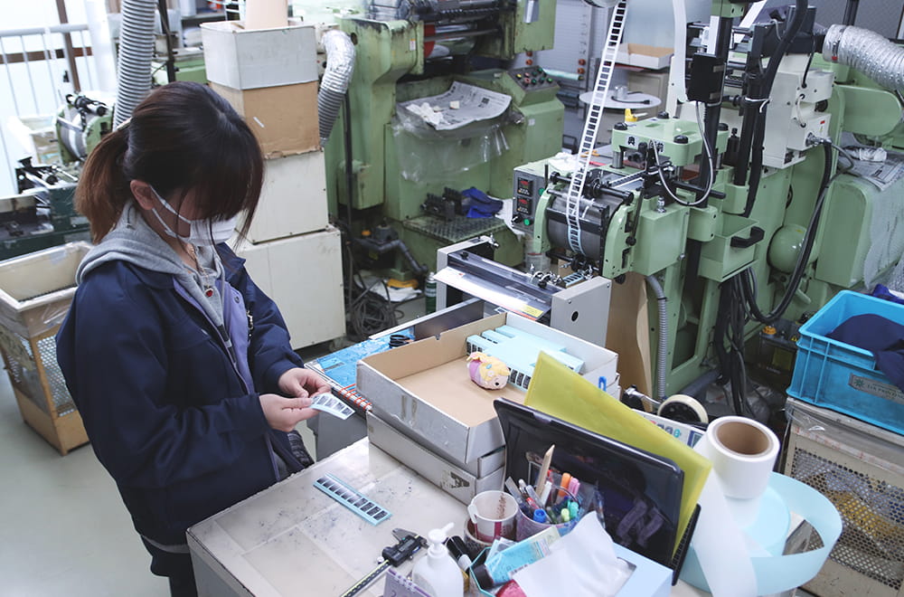 本社工場・向島工場でも女性社員が活躍。