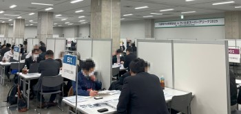 令和6年度に実施した「九都県市合同商談会㏌さいたまスーパーアリーナ2025」の商談風景(会場:さいたまスーパーアリーナ)