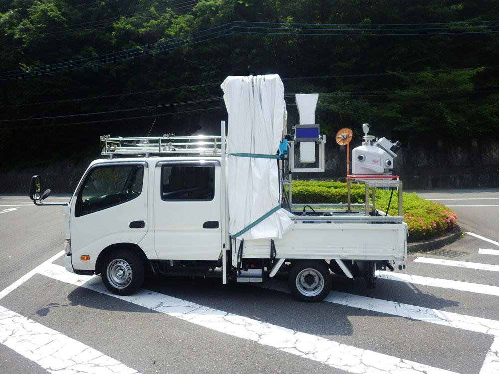 道路トンネル防災車　「トンネルマスター」